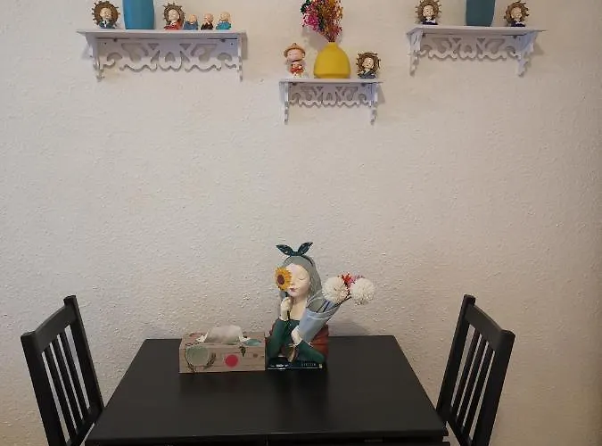Ferienwohnung Schoene Wohnung 2D-Gebaeude Mit Mini-Garten