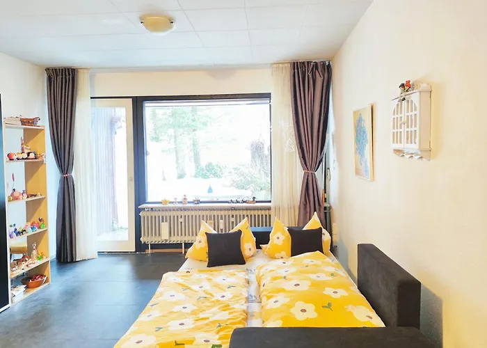 Ferienwohnung Schoene Wohnung 2D-Gebaeude Mit Mini-Garten