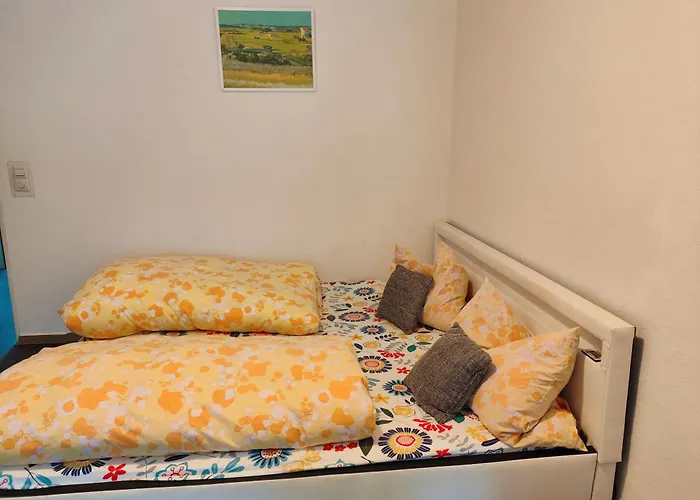 Ferienwohnung Schoene Wohnung 2D-Gebaeude Mit Mini-Garten